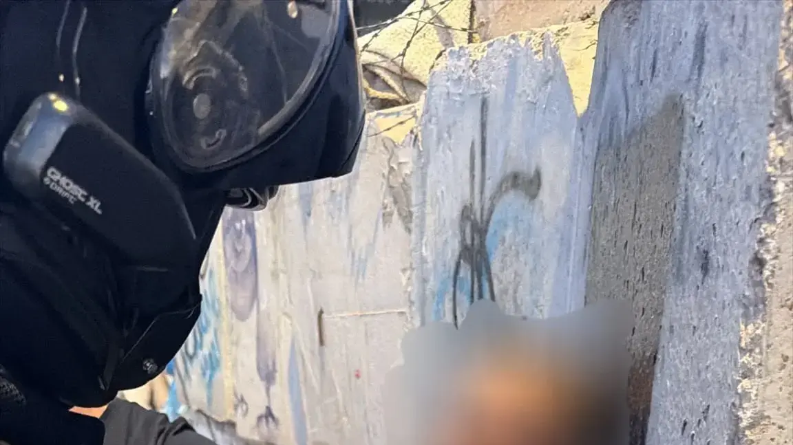 שוטרי תחנת לב ת"א במרחב ירקון, עצרו תושב בית לחם השוהה בישראל ללא אישורים, בחשד שדקר גבר בדירתו, שדד ממנו כסף ונמלט מהמקום. 7 ביוני 2026 