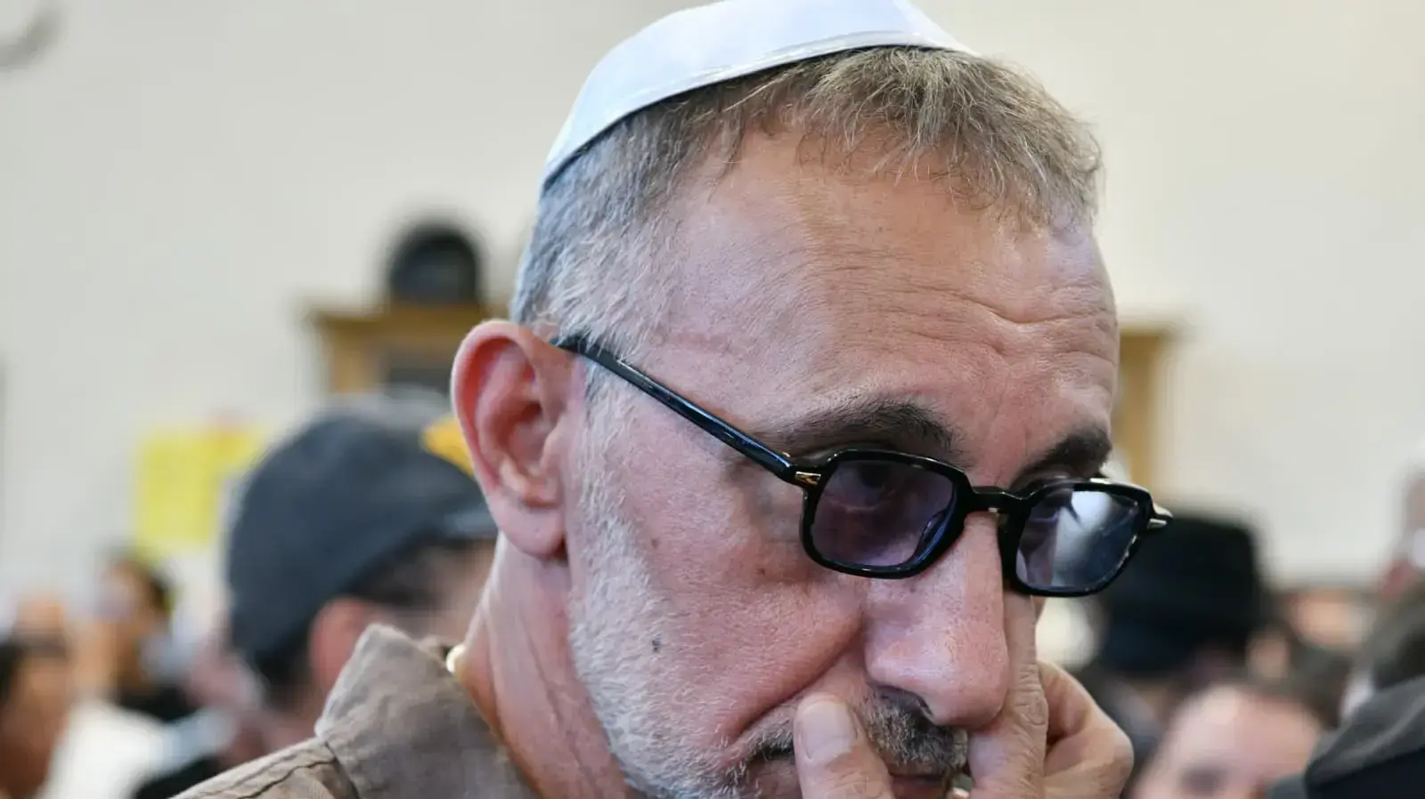 שמעון בוסקילה, הלוויתו של ישי לוי, בית העלמין ראש העין, 7 ביוני 2026 שמעון בוסקילה, הלוויתו של ישי לוי, בית העלמין ראש העין, 7 ביוני 2026