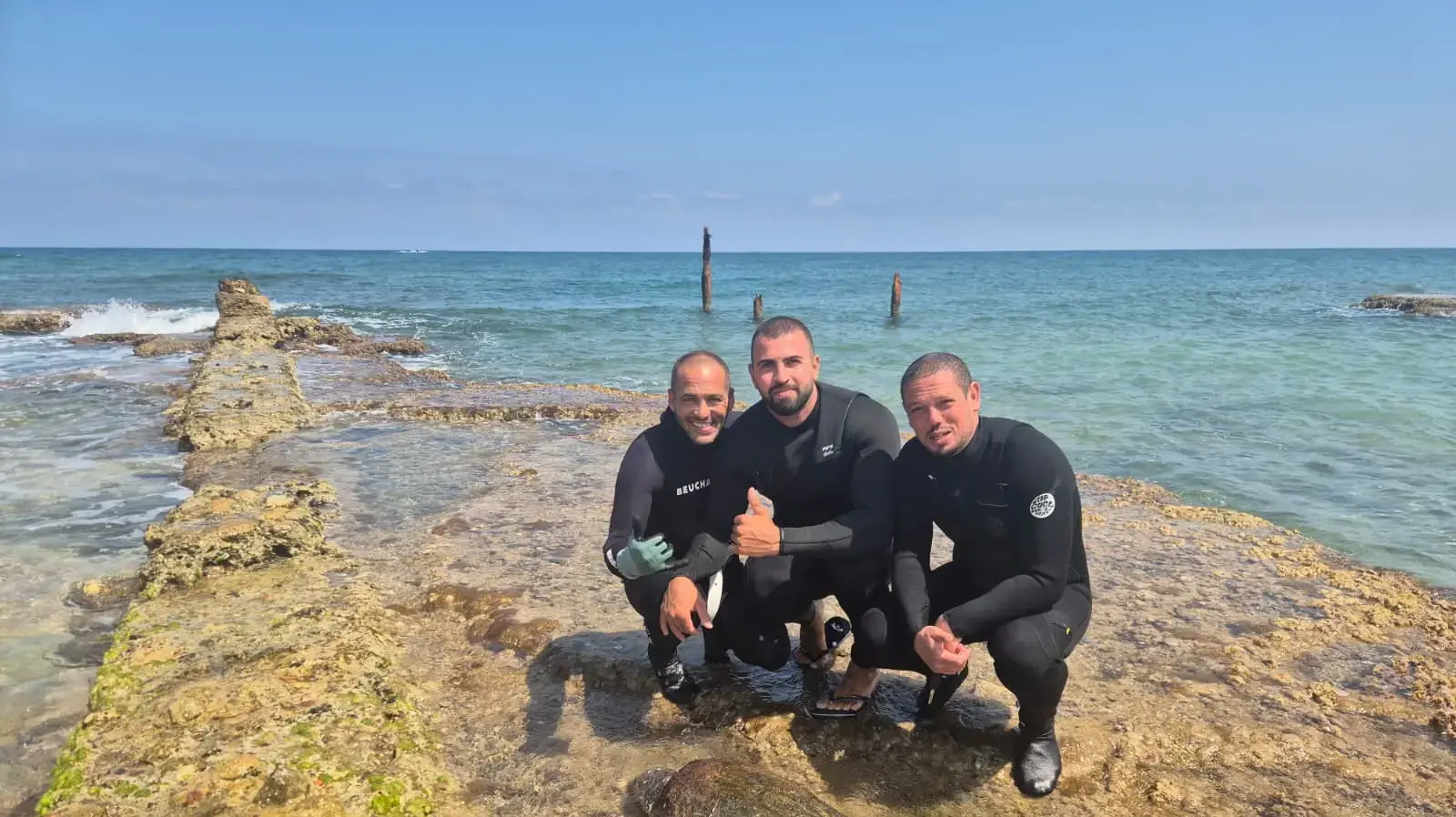 מצילים בחיפה שהצילו דג ים שנתפס בחוט דייג. 9 ביוני 2026 מצילים בחיפה שהצילו דג ים שנתפס בחוט דייג. 9 ביוני 2026