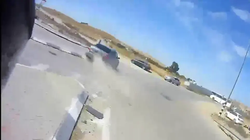 תיעוד של נהג מתפרע ובורח מהשוטרים בכביש 25