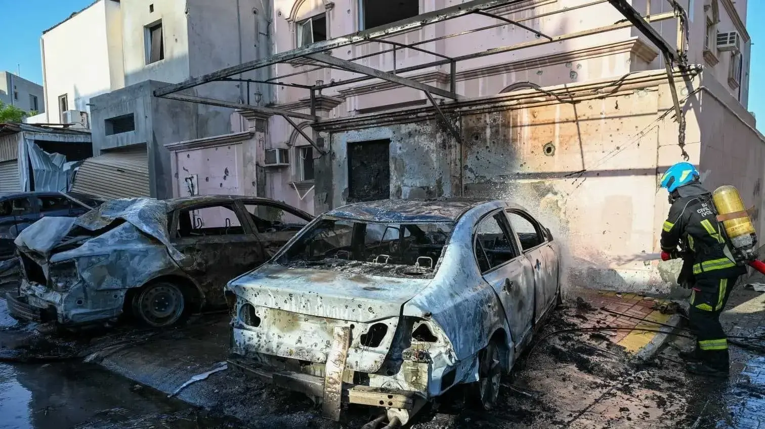 כלי רכב עלו באש ובתים ניזוקו בערים חמד ומנאמה בעקבות יירוט של כטב”מים איראניים, חריין כלי רכב עלו באש ובתים ניזוקו בערים חמד ומנאמה בעקבות יירוט של כטב”מים איראניים, חריין