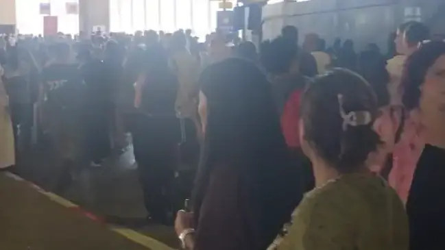כאוס בנתב"ג עקב חסימת הרכבות בשל הפגנת חרדים. 11 ביוני 2026 כאוס בנתב"ג עקב חסימת הרכבות בשל הפגנת חרדים. 11 ביוני 2026