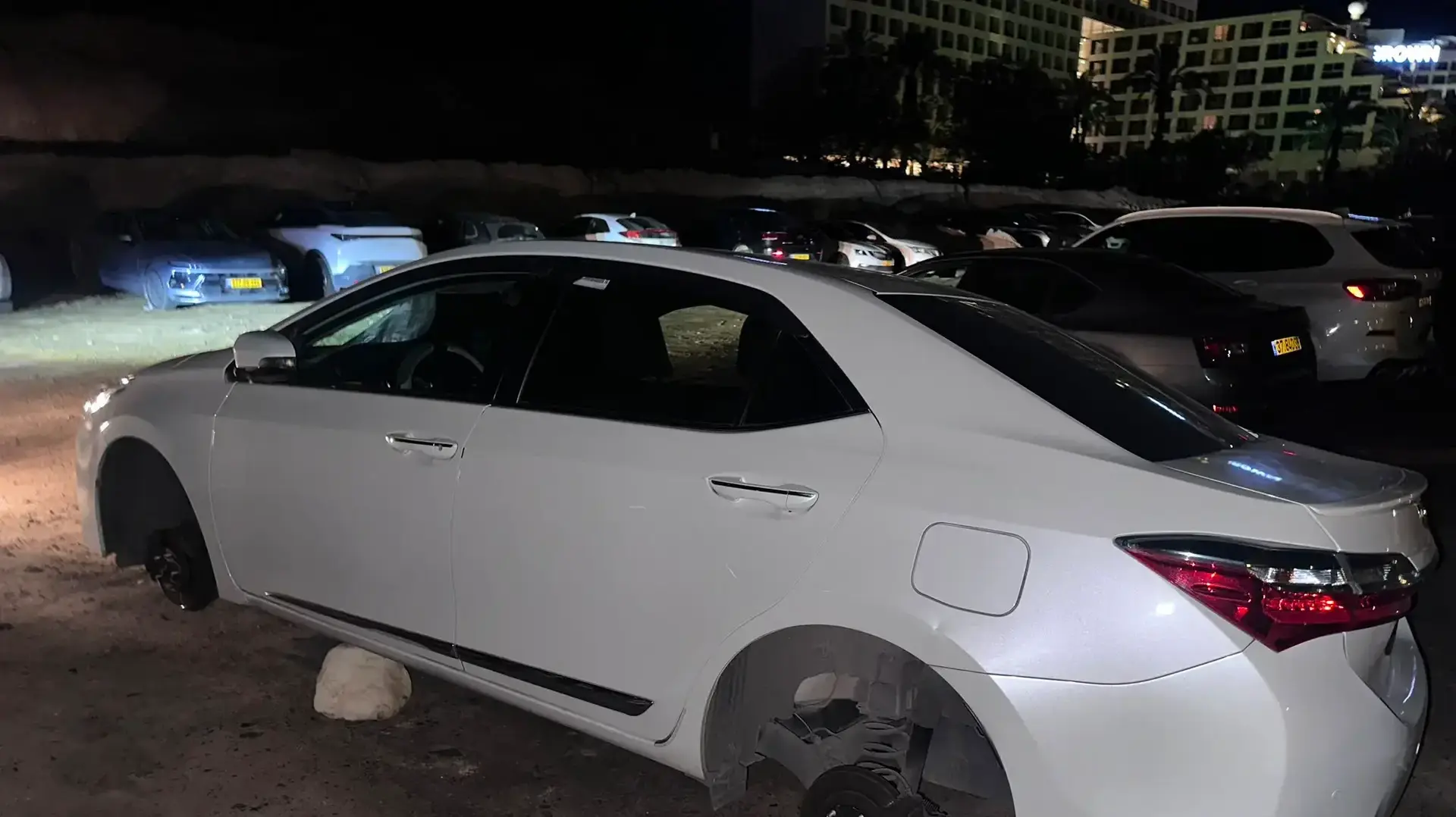 חשוד נעצר שפירק וגנב גלגלים מרכביהם של אורחי בתי מלון באזור ים המלח חשוד נעצר שפירק וגנב גלגלים מרכביהם של אורחי בתי מלון באזור ים המלח