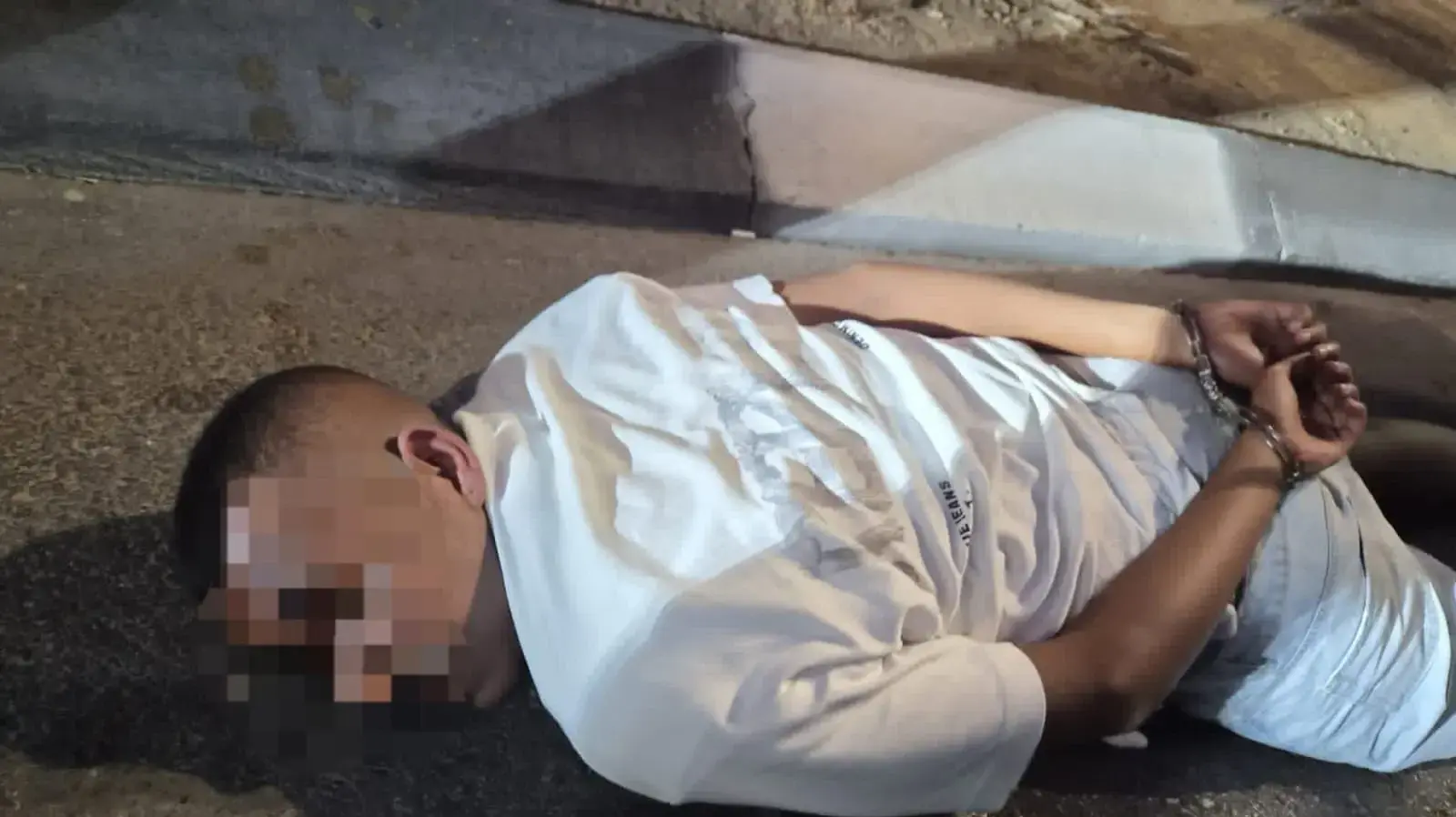 "אקדח טעון וכדור בקנה": שלושה עבריינים נעצרו רגע לפני חיסול באשקלון "אקדח טעון וכדור בקנה": שלושה עבריינים נעצרו רגע לפני חיסול באשקלון