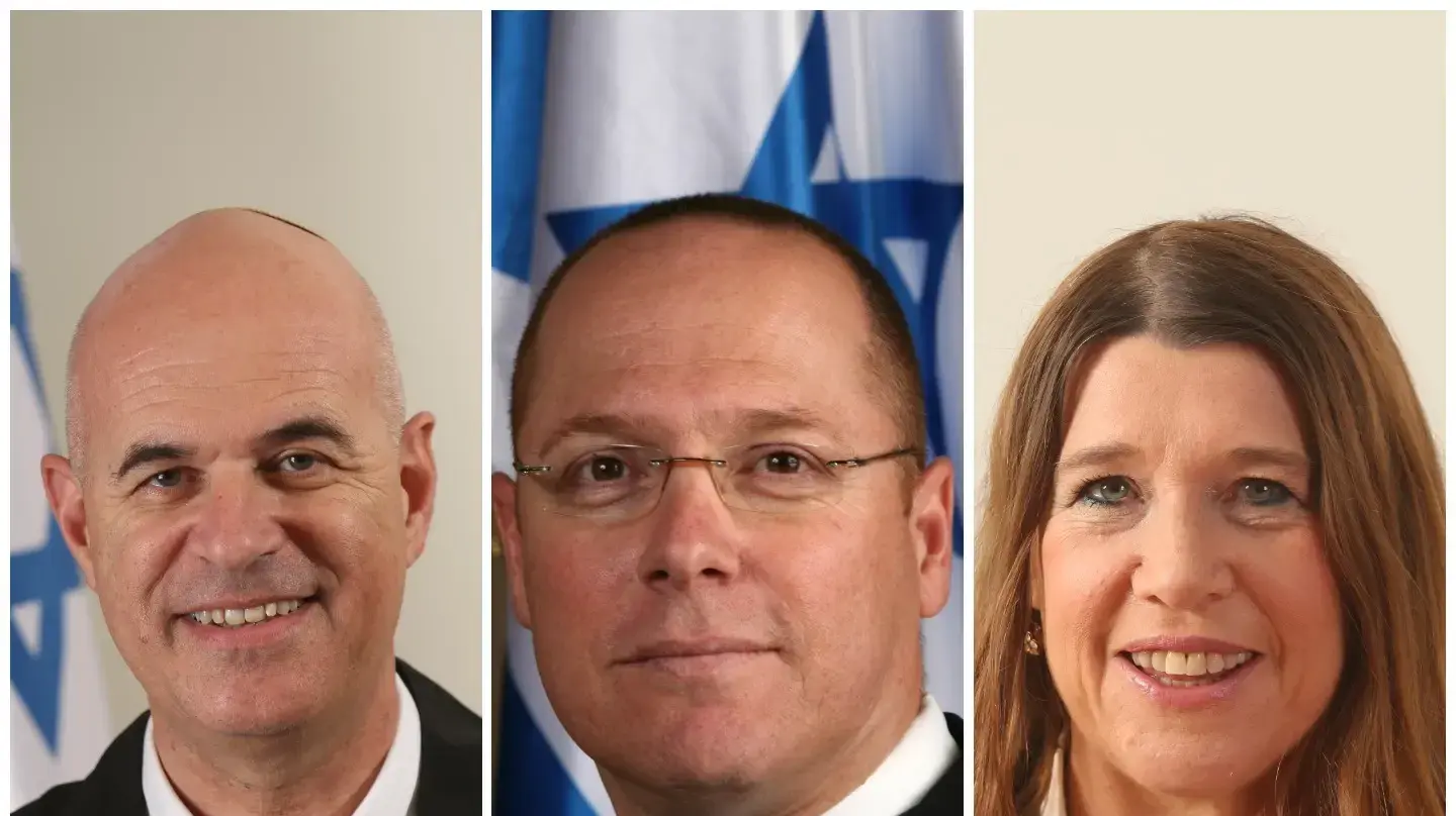 אב בית הדין השופט יחיאל ליפשיץ (במרכז), השופטת גלית ציגלר והשופט שמואל מנדלבום אב בית הדין השופט יחיאל ליפשיץ (במרכז), השופטת גלית ציגלר והשופט שמואל מנדלבום