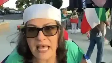 הפגנות מחוץ לאימון נבחרת איראן הפגנות מחוץ לאימון נבחרת איראן