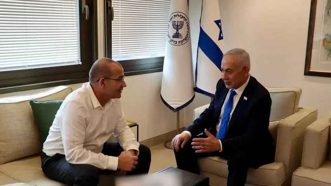 ראש הממשלה בנימין נתניהו בפגישת עבודה ראשונה עם ראש המוסד רומן גופמן במטה המוסד ראש הממשלה בנימין נתניהו בפגישת עבודה ראשונה עם ראש המוסד רומן גופמן במטה המוסד
