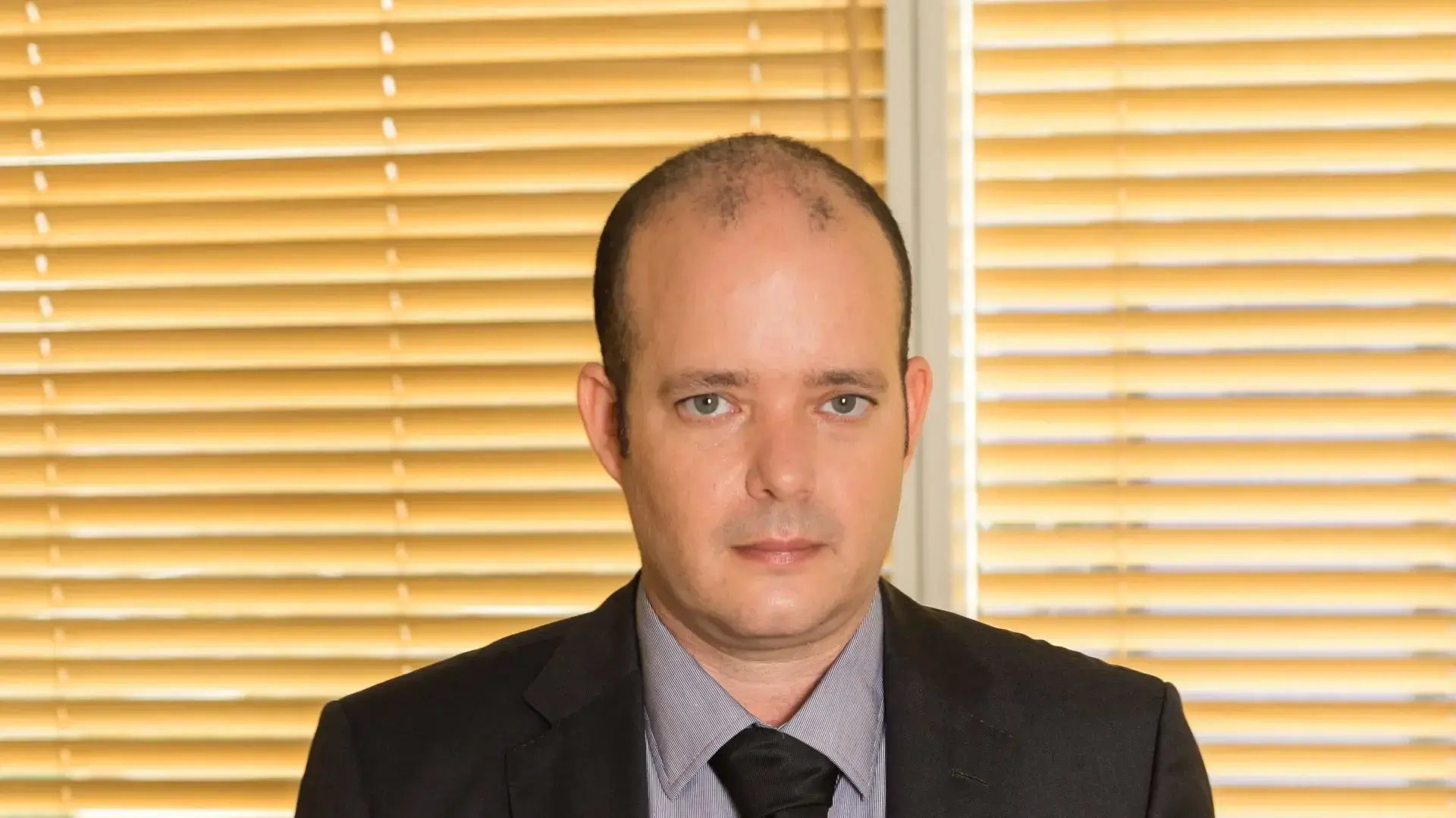 עו"ד, נוטריון ובורר ניר לנקר עו"ד, נוטריון ובורר ניר לנקר