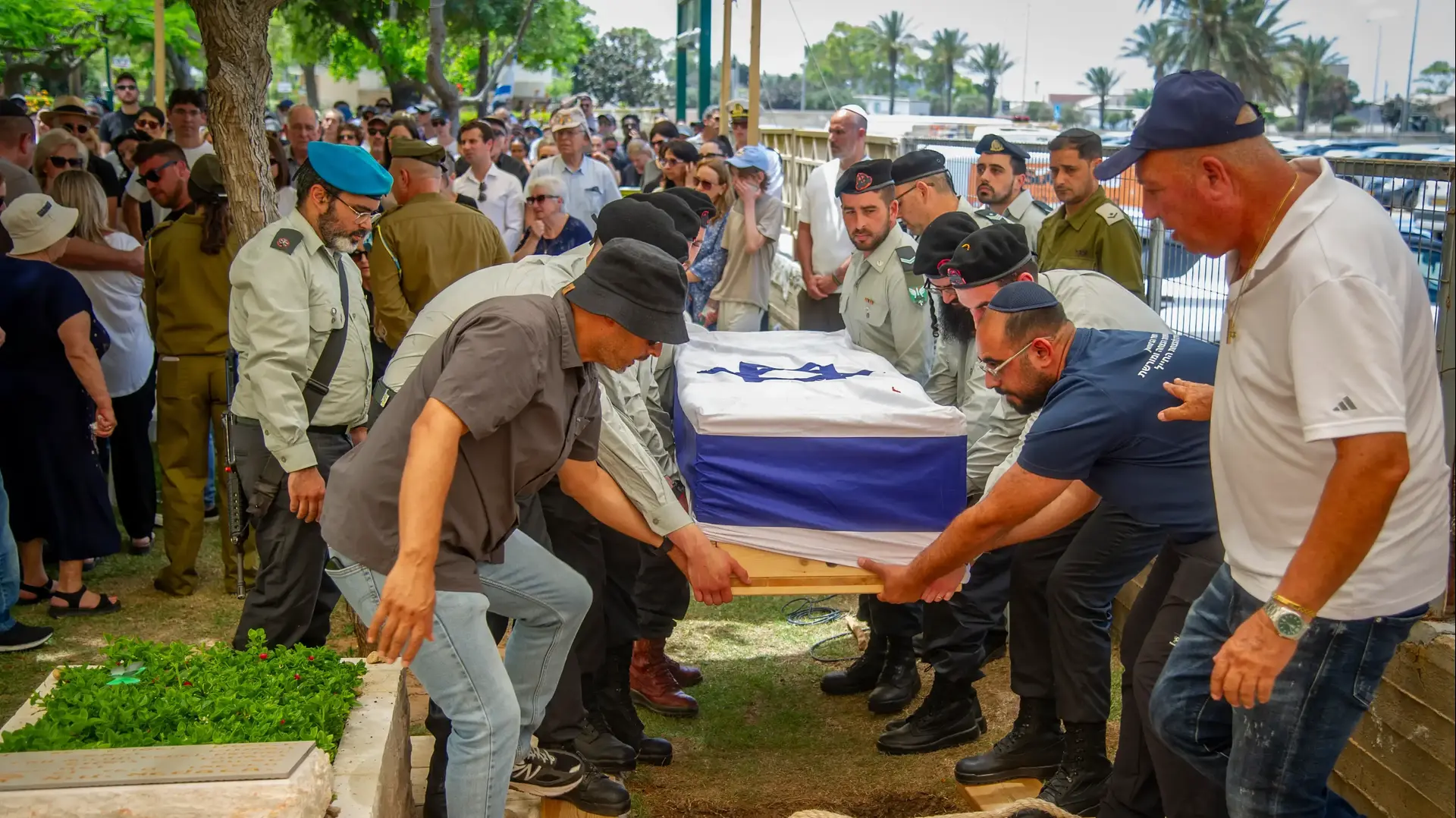 הלווית רס"ר אלכס פילין, בית עלמין צבאי חיפה, 21 ביוני 2026 הלווית רס"ר אלכס פילין, בית עלמין צבאי חיפה, 21 ביוני 2026