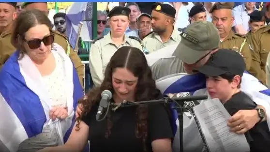 אחותו של ליאב כבביה מספידה בהלוויתו, בית העלמין צבאי כפר סבא. 21 ביוני 2026 אחותו של ליאב כבביה מספידה בהלוויתו, בית העלמין צבאי כפר סבא. 21 ביוני 2026