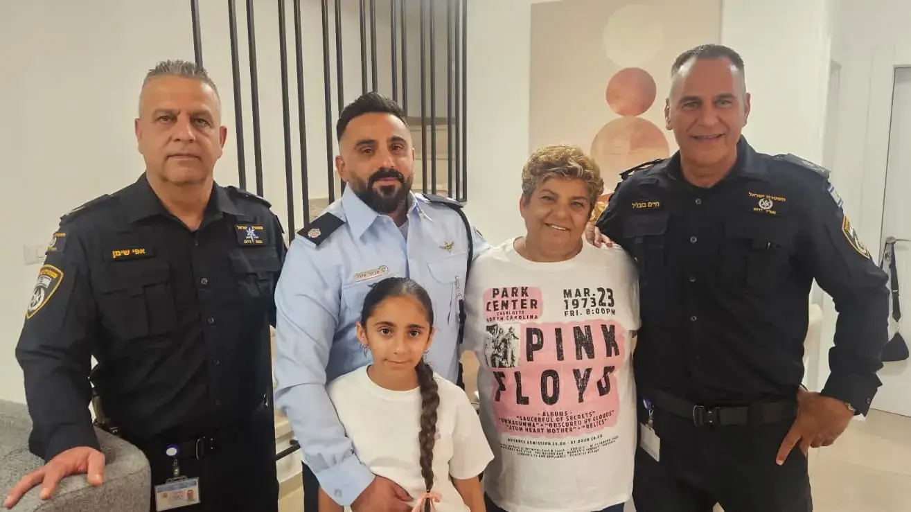 אביתר אדרי ואמו רחל אדרי, רחל מאופקים, בטקס הענקת דרגה