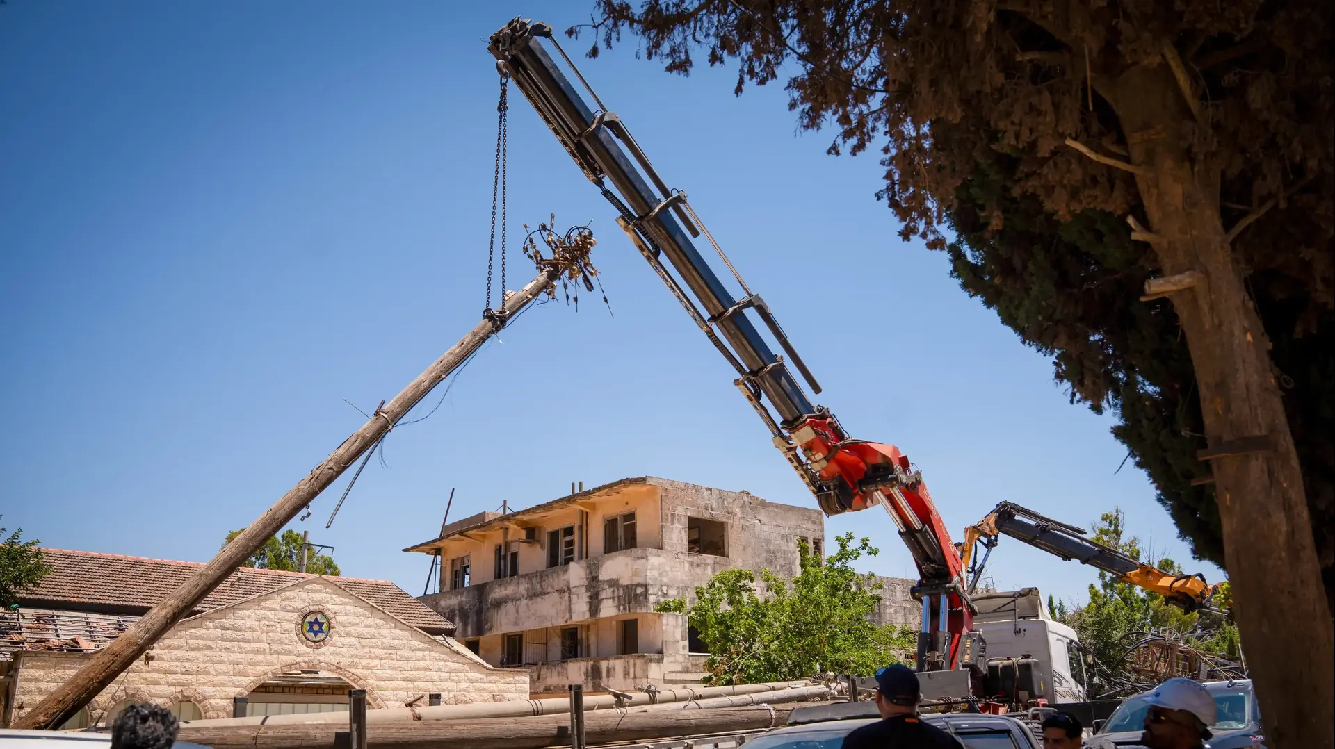 שיקום בתים שנפגעו מירי טילים, מטולה, 22 ביוני 2026 שיקום בתים שנפגעו מירי טילים, מטולה, 22 ביוני 2026