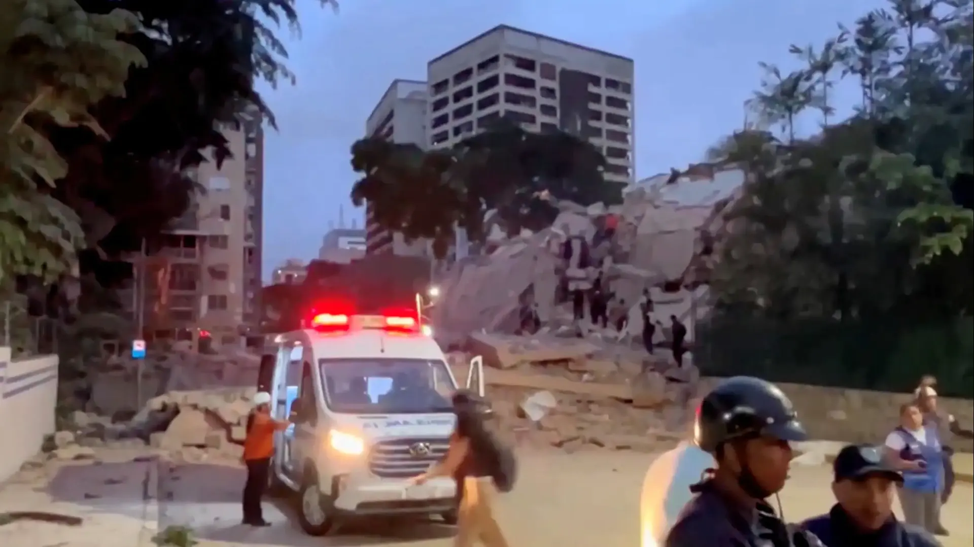 רעידת אדמה בעוצמה 7.2 הכתה בוונצואלה רעידת אדמה בעוצמה 7.2 הכתה בוונצואלה