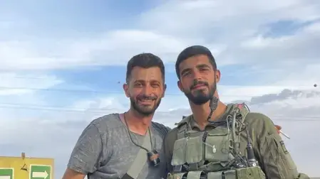 מימין: רס״ן גמאל עבאס שנפל בקרבות בעזה ביום 18.11.23
משמאל: חברו הטוב באסל סויד שנפל בלבנון, 25.6.26. מימין: רס״ן גמאל עבאס שנפל בקרבות בעזה ביום 18.11.23
משמאל: חברו הטוב באסל סויד שנפל בלבנון, 25.6.26.