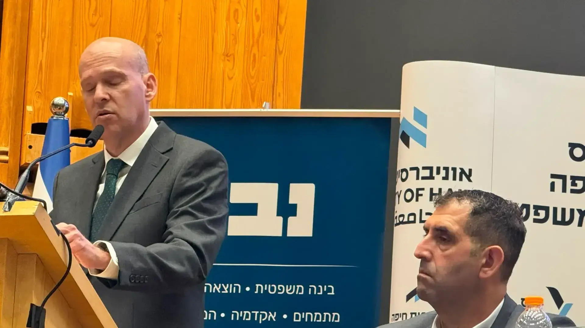 עו"ד שאדי סרוג'י, יו"ר מחוז חיפה בלשכת עורכי הדין בישראל לצד פרקליט המדינה עמית איסמן עו"ד שאדי סרוג'י, יו"ר מחוז חיפה בלשכת עורכי הדין בישראל לצד פרקליט המדינה עמית איסמן