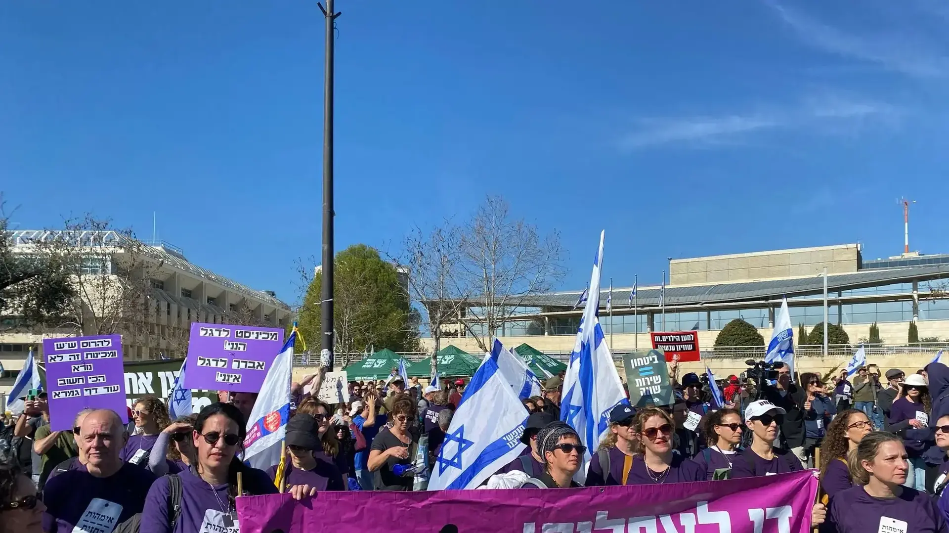 מחאות של תנועת אמהות בחזית בעד שירות חובה שוויוני מחאות של תנועת אמהות בחזית בעד שירות חובה שוויוני