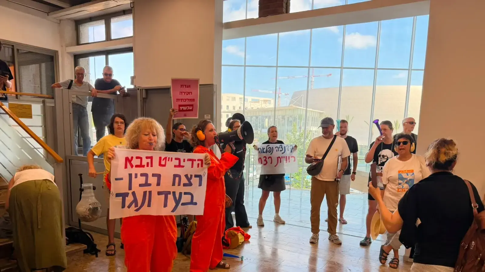 הפגנה בעקבות הגעתו של ח"כ שמחה רוטמן לאוניברסיטת תל אביב, 25 ביוני 2026 הפגנה בעקבות הגעתו של ח"כ שמחה רוטמן לאוניברסיטת תל אביב, 25 ביוני 2026