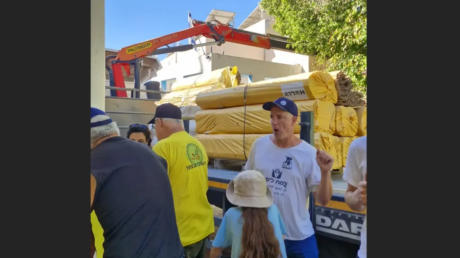 למעלה מ-260 מתנדבים התגייסו למהפך ענק ב'כפר הילדים אס או אס' למעלה מ-260 מתנדבים התגייסו למהפך ענק ב'כפר הילדים אס או אס'