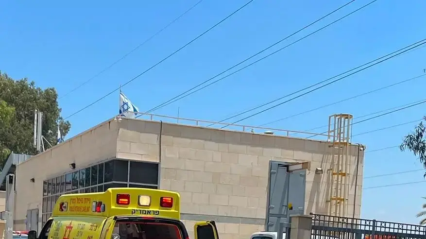 פועל נפל לבור בעומק של כארבעה מטרים במפעל בקרית ביאליק