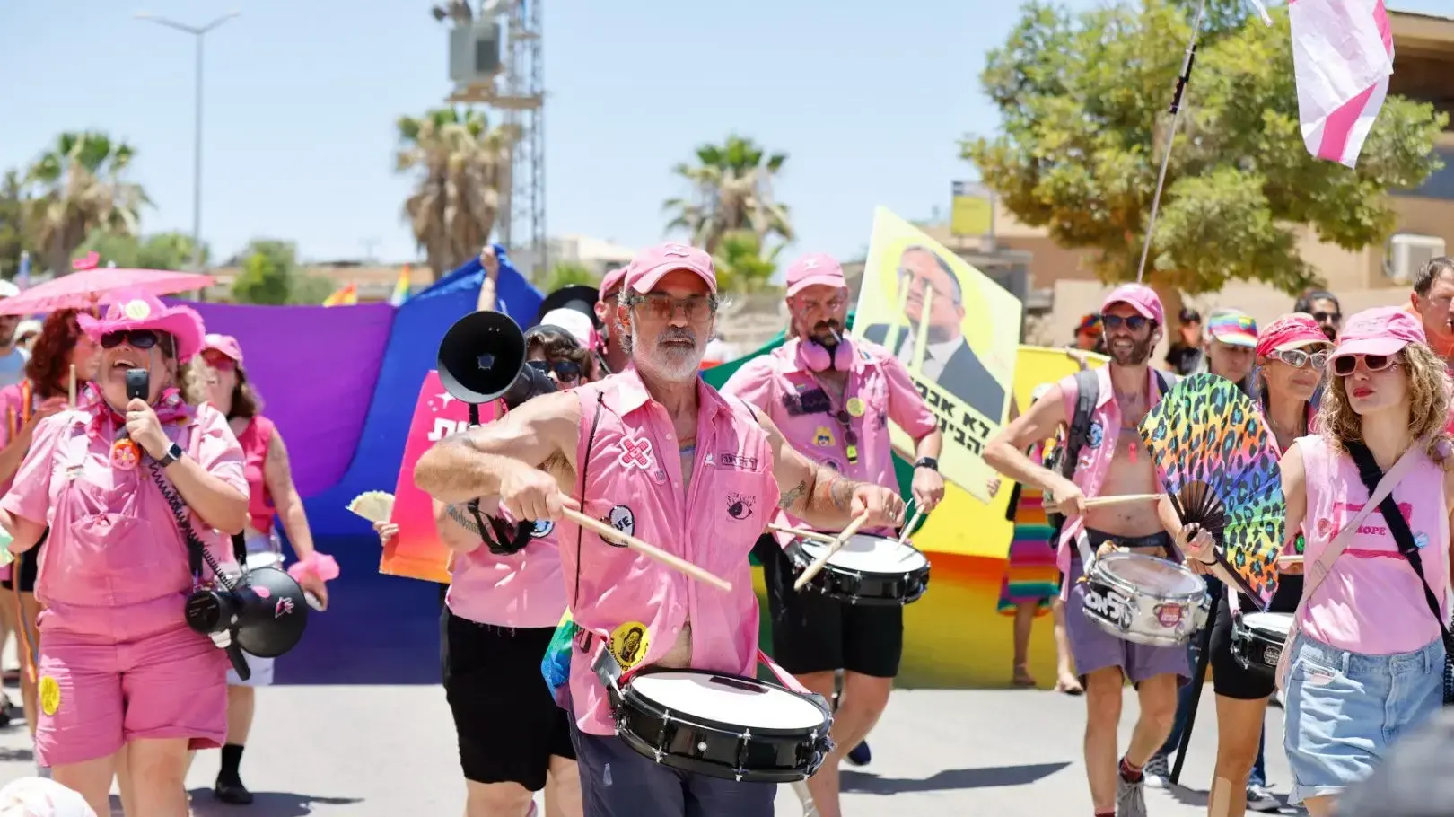 מצעד הגאווה במצפה רמון בהשתתפות חברת הכנסת נעמה לזימי