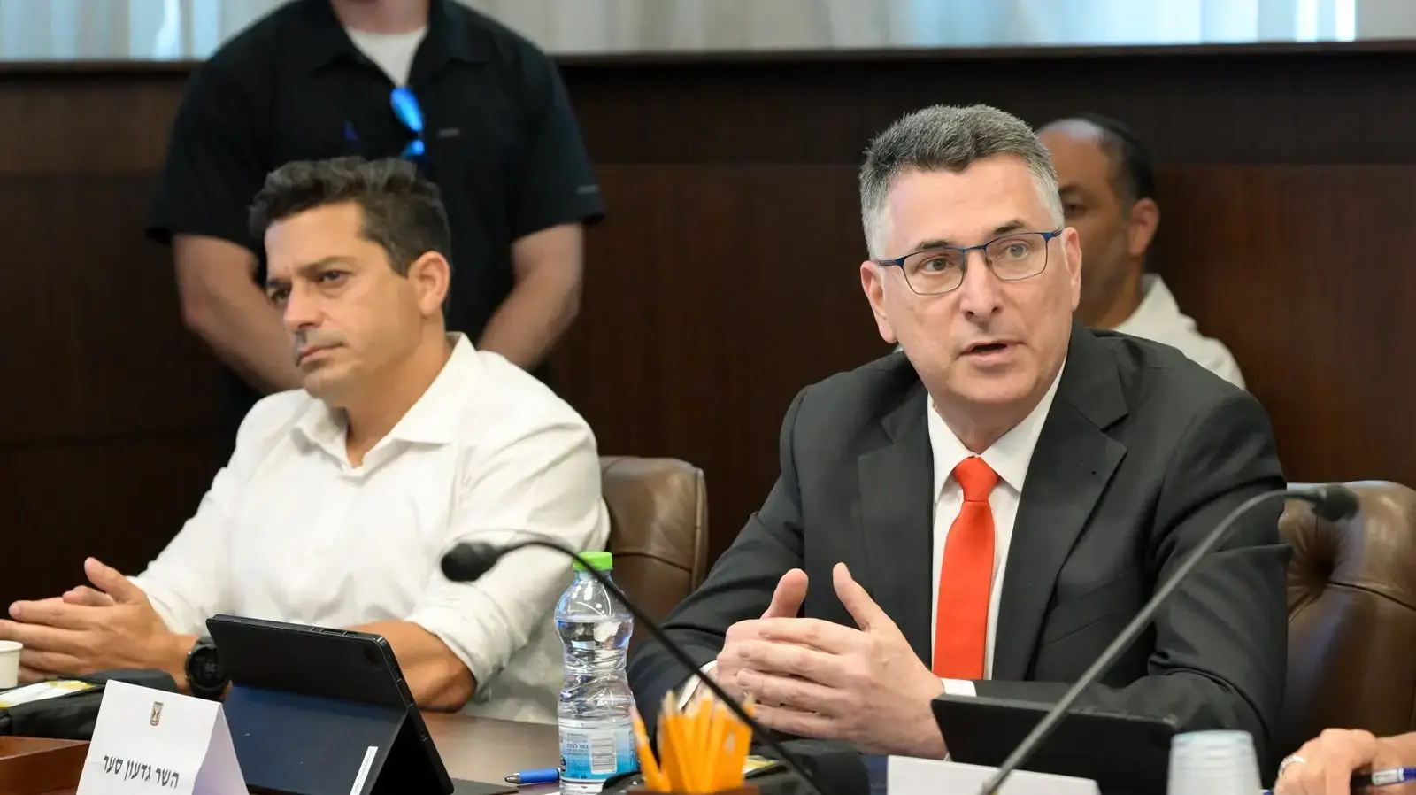 גדעון סער, עמיחי שיקלי בישיבת הממשלה 28.6.26 גדעון סער, עמיחי שיקלי בישיבת הממשלה 28.6.26