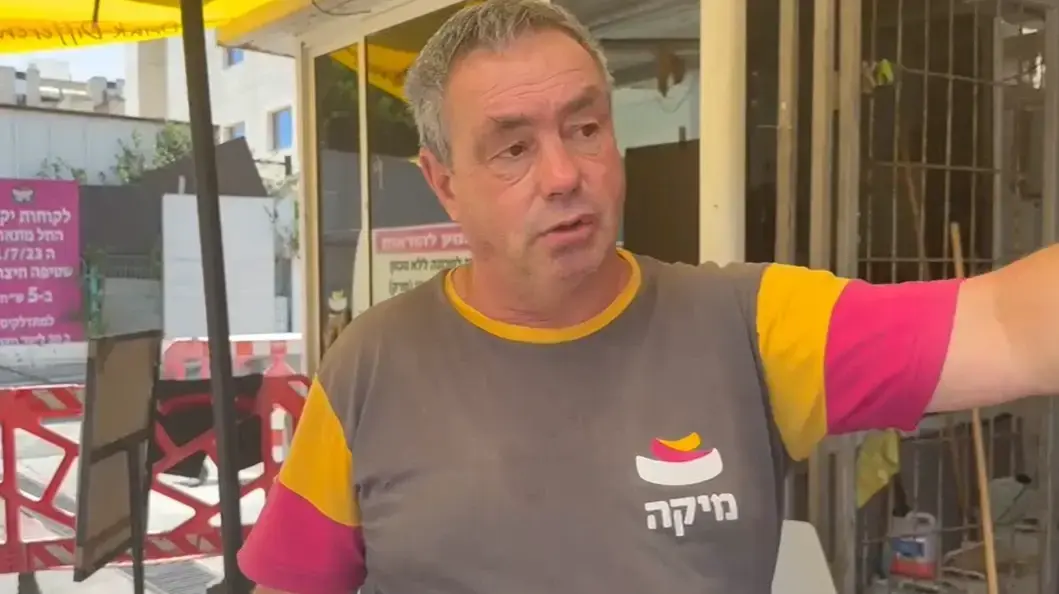 יאן, עובד בתחנת הדלק מיקה שהיה עד ראייה לפיצוץ יאן, עובד בתחנת הדלק מיקה שהיה עד ראייה לפיצוץ