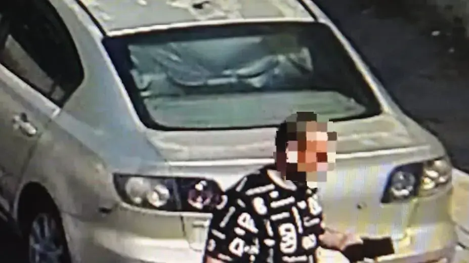 תיעוד המחבל בלוד רגע לפני ניסיון הדקירה