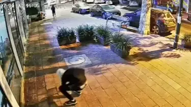 אלמונים הציתו בית קפה ברמת גן