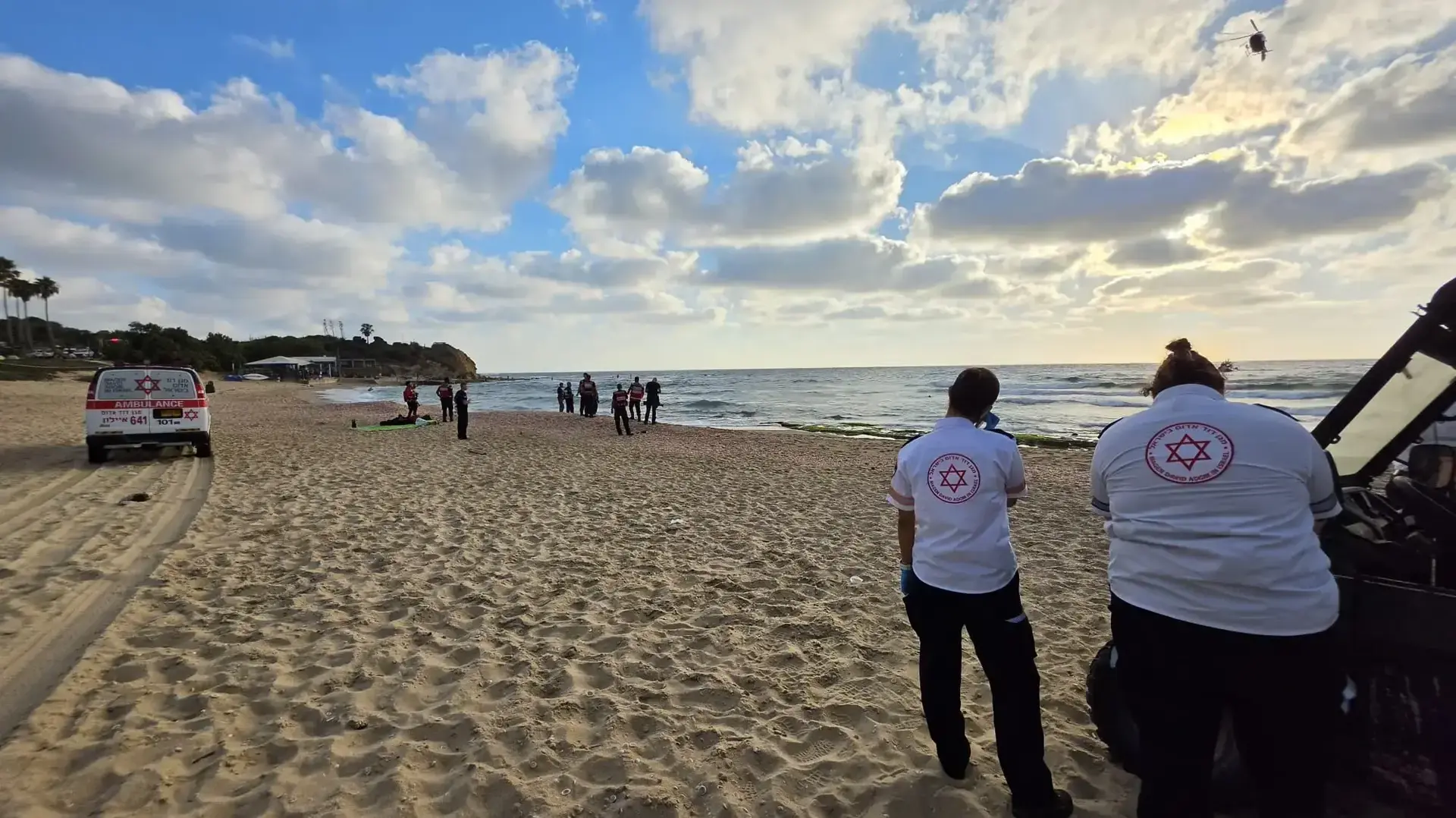 חיפושים אחר נער שנסחף בחוף לא מוכרז סמוך לפלמחים חיפושים אחר נער שנסחף בחוף לא מוכרז סמוך לפלמחים