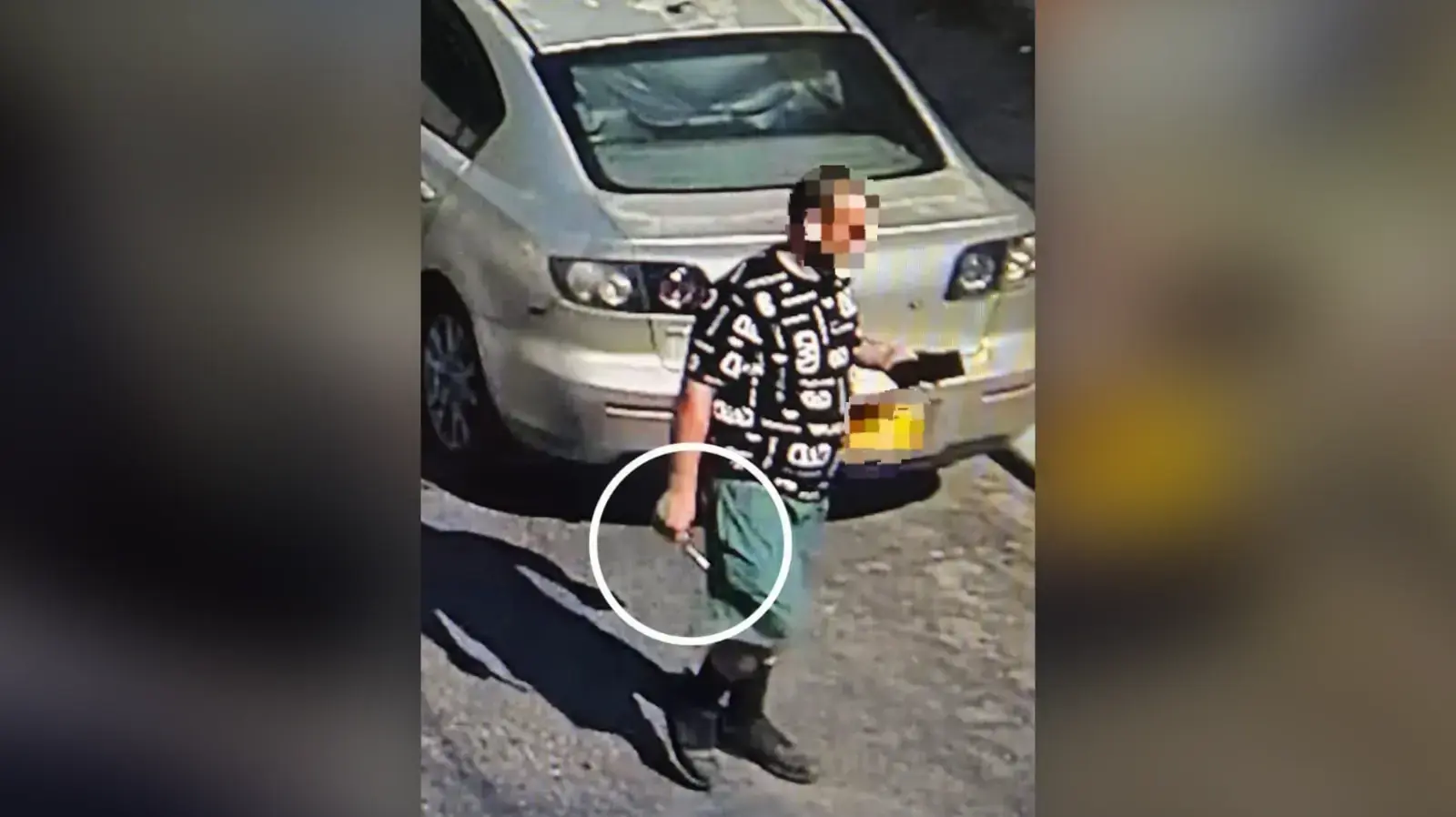 תיעוד המחבל בלוד רגע לפני ניסיון הדקירה