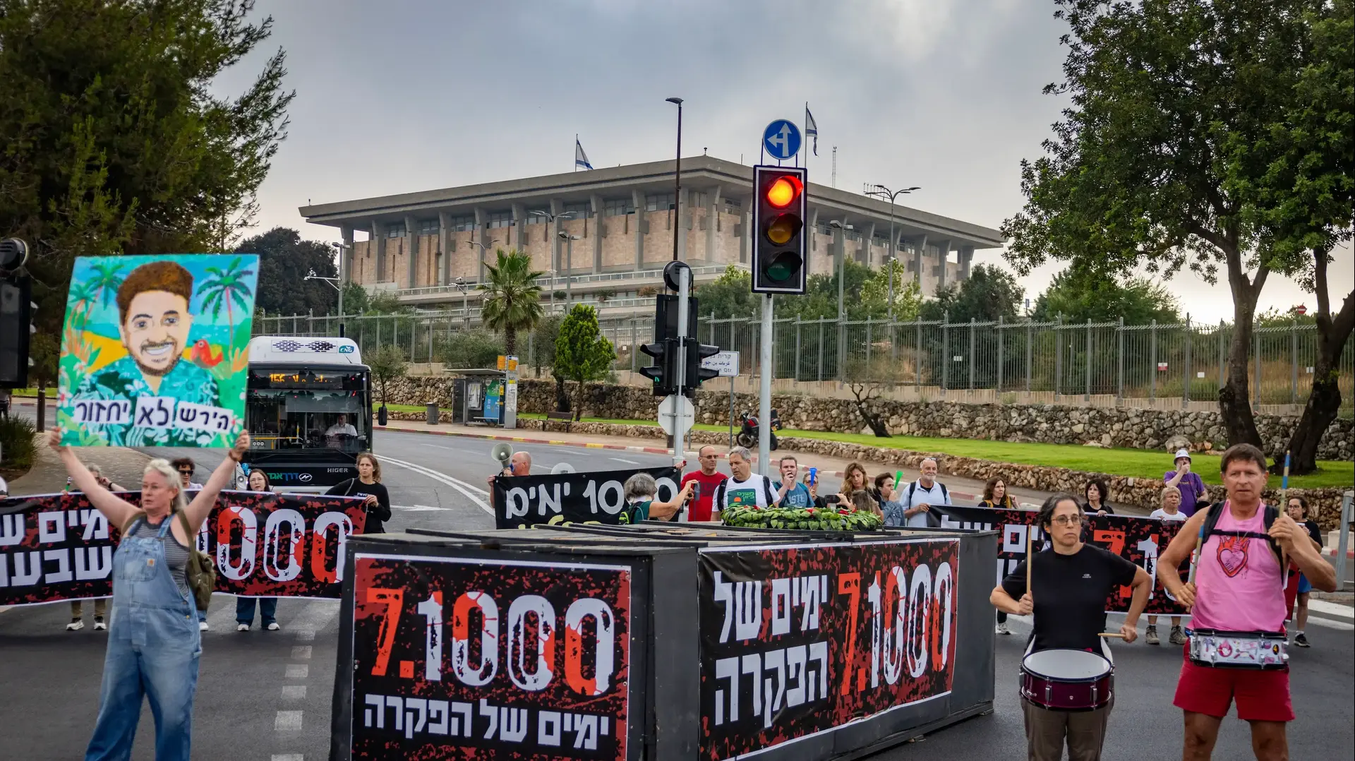 מחאת יום האלף לשבעה באוקטובר מחוץ לכנסת, 2 ביולי 2026 מחאת יום האלף לשבעה באוקטובר מחוץ לכנסת, 2 ביולי 2026