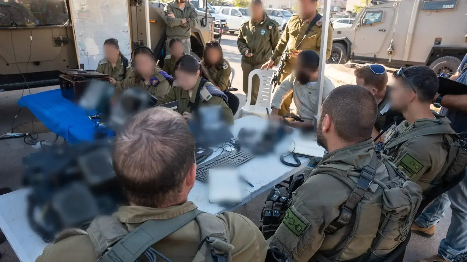 סריקות אחר ישראלים שנאבד איתם הקשר ליד כפר מוחמאס סריקות אחר ישראלים שנאבד איתם הקשר ליד כפר מוחמאס