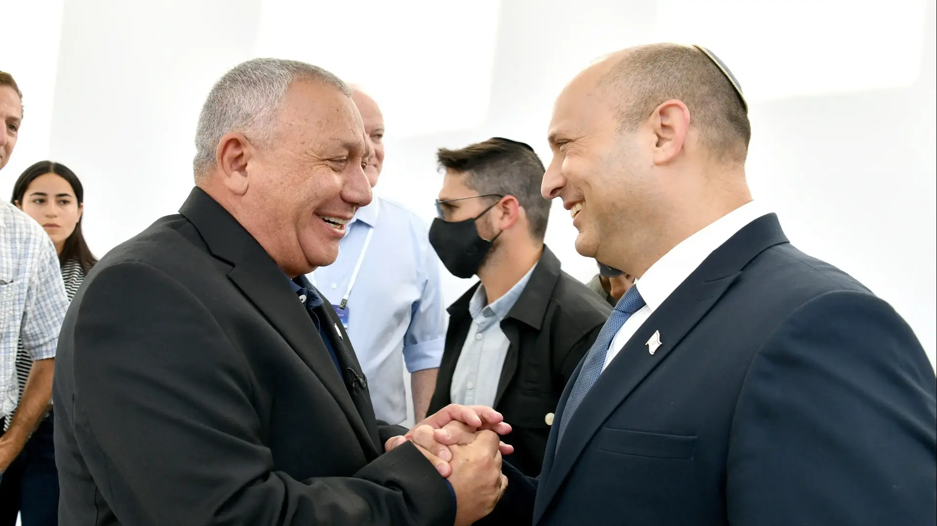 נפתלי בנט עם גדי איזנקוט, כנס הרצליה, 1 ביולי 2026 נפתלי בנט עם גדי איזנקוט, כנס הרצליה, 1 ביולי 2026