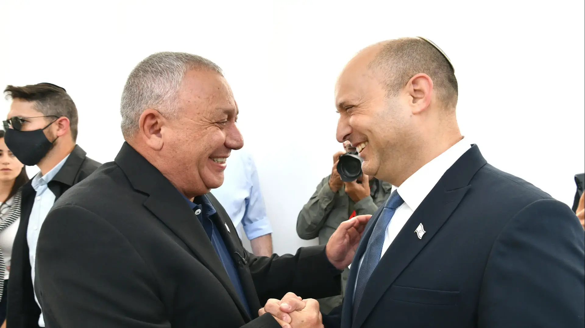 נפתלי בנט עם גדי איזנקוט, כנס הרצליה, 1 ביולי 2026 נפתלי בנט עם גדי איזנקוט, כנס הרצליה, 1 ביולי 2026