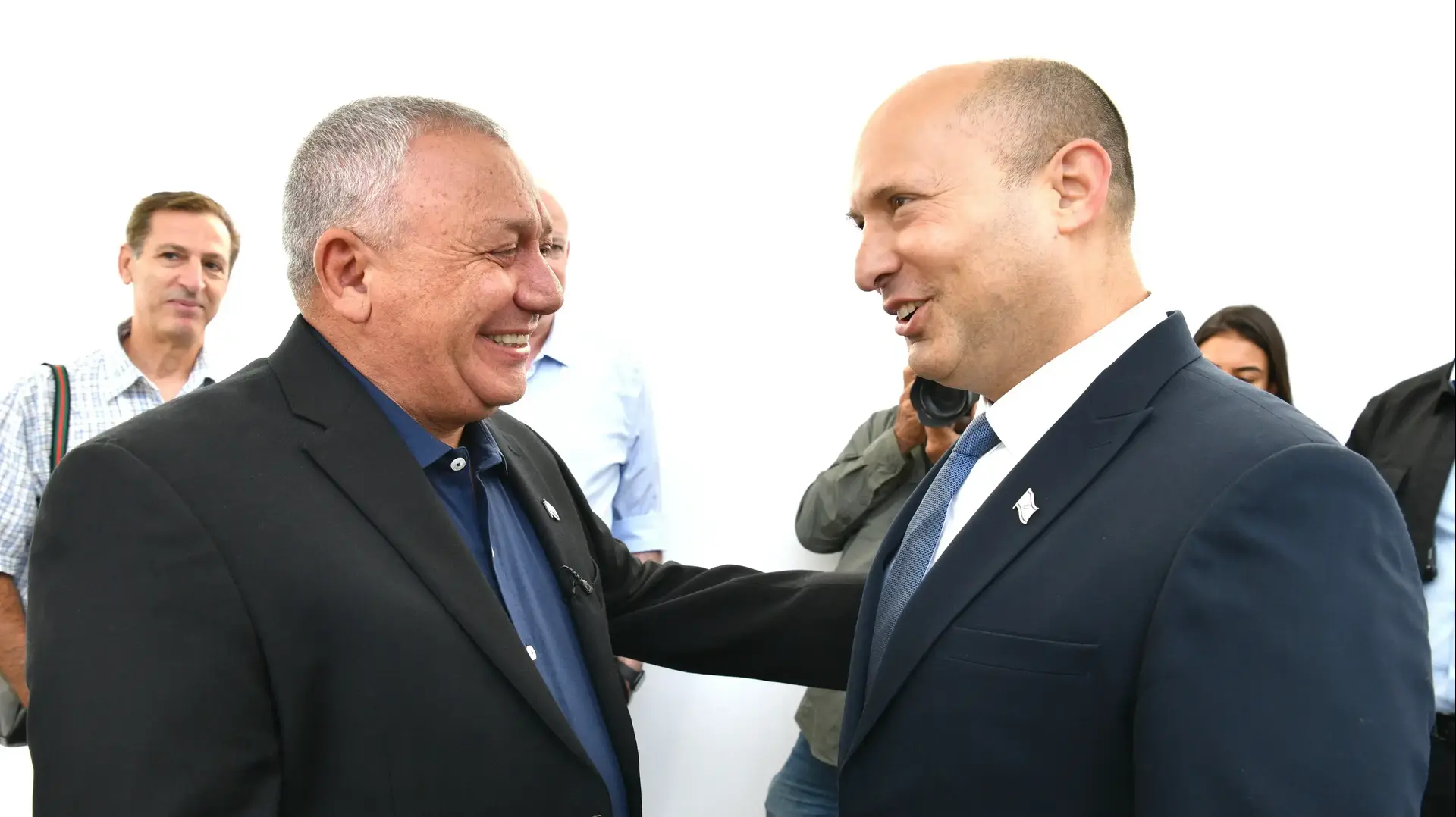 נפתלי בנט עם גדי איזנקוט, כנס הרצליה, 1 ביולי 2026 נפתלי בנט עם גדי איזנקוט, כנס הרצליה, 1 ביולי 2026