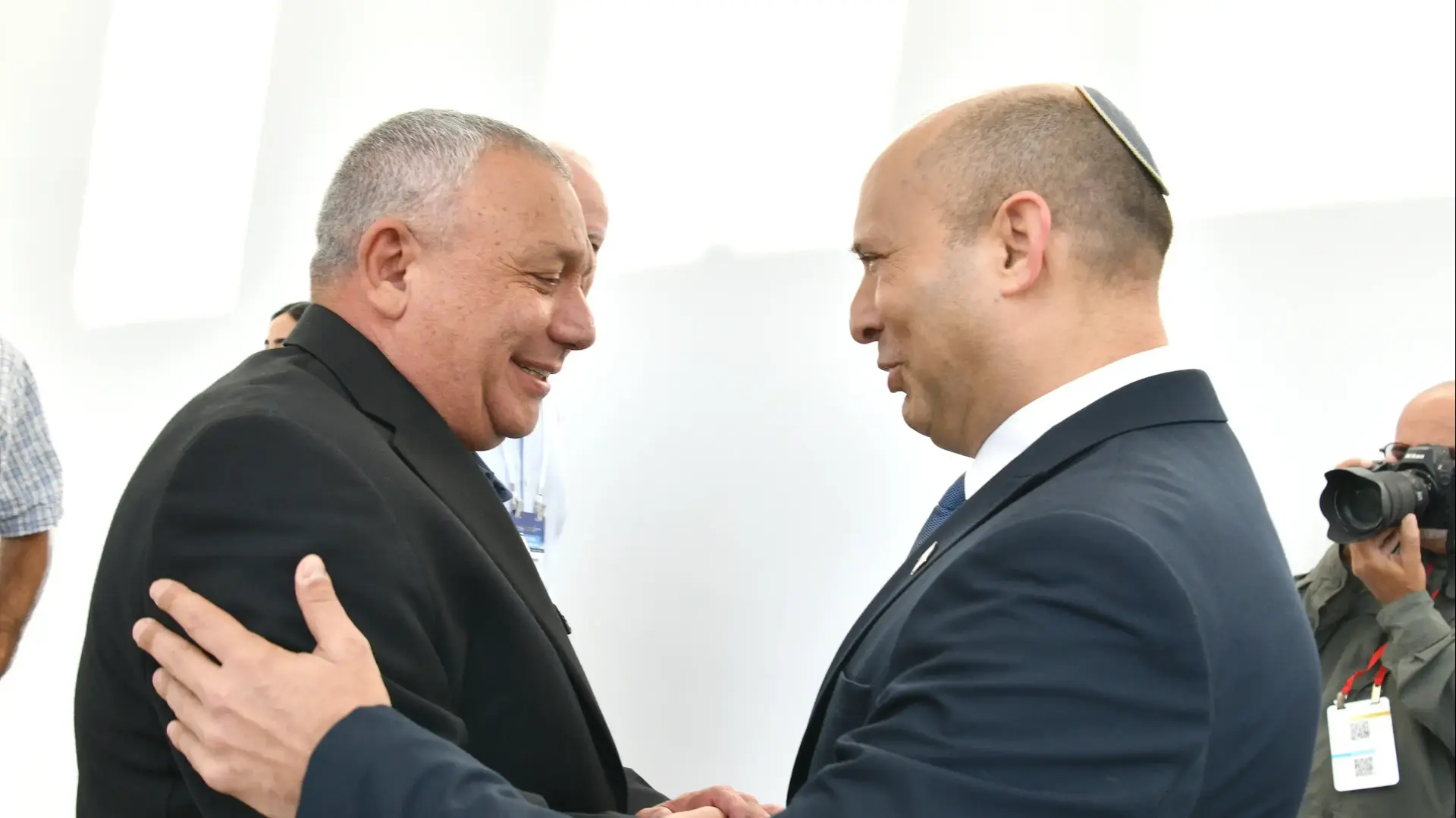 נפתלי בנט עם גדי איזנקוט, כנס הרצליה, 1 ביולי 2026 נפתלי בנט עם גדי איזנקוט, כנס הרצליה, 1 ביולי 2026