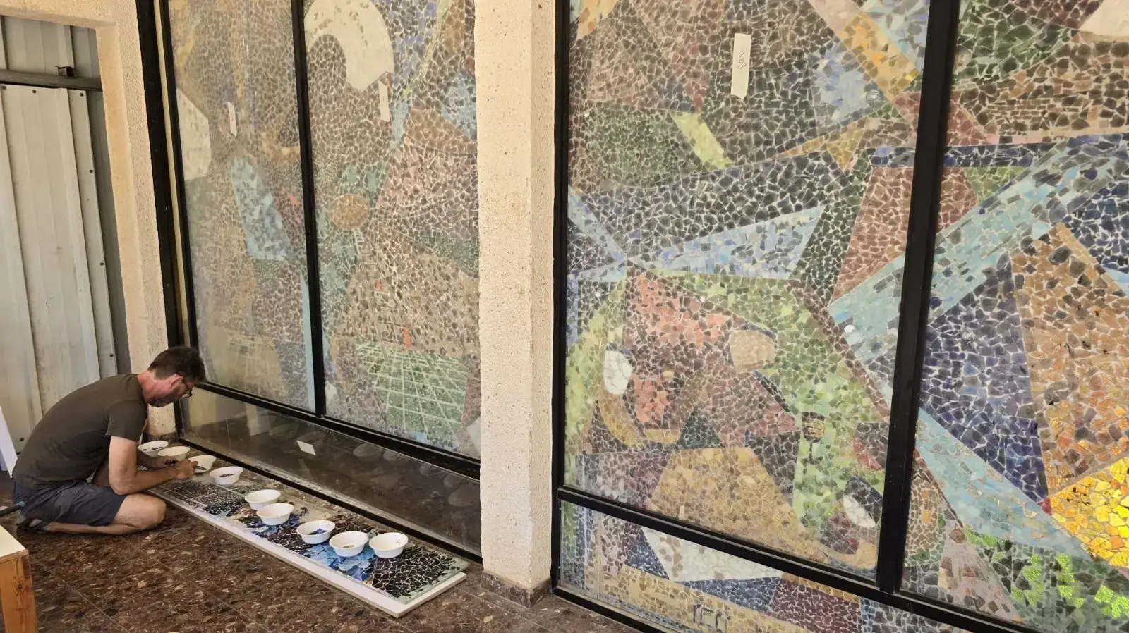 האמן ז'יל פלורן במהלך השימור האמן ז'יל פלורן במהלך השימור