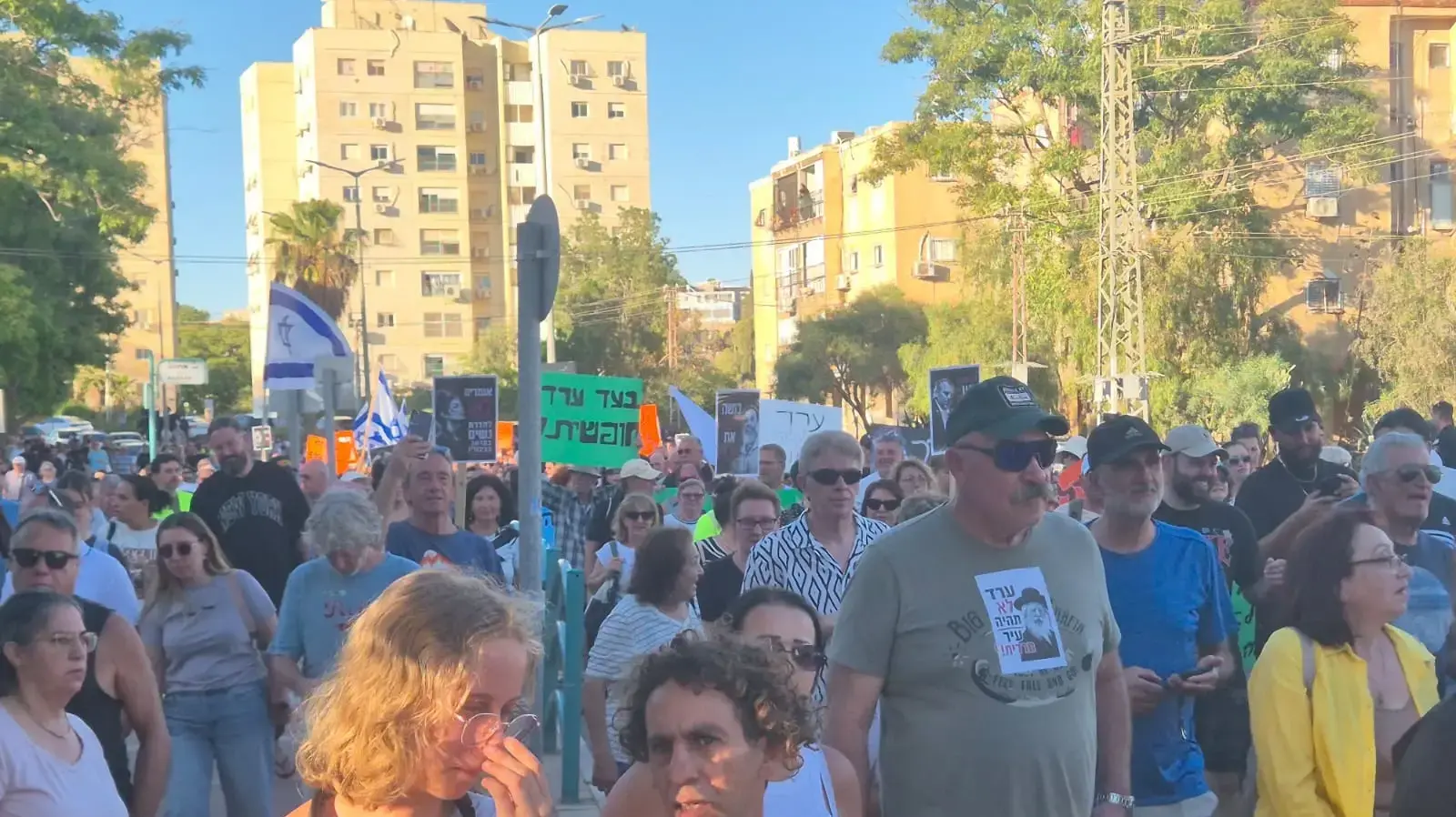 הפגנה נגד חסידות גור בעיר ערד הפגנה נגד חסידות גור בעיר ערד