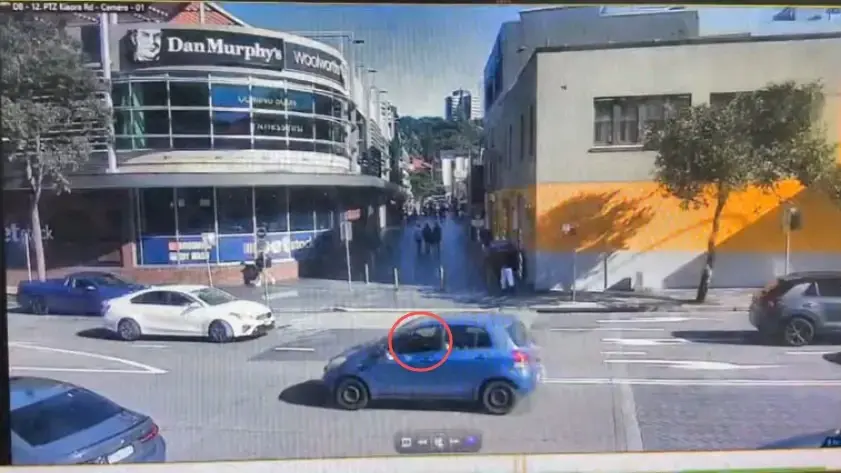 שני צעירים חלפו ברכב ואיימו באקדח לעבר בית כנסת, סידני אוסטרליה שני צעירים חלפו ברכב ואיימו באקדח לעבר בית כנסת, סידני אוסטרליה