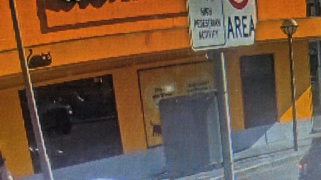 שני צעירים חלפו ברכב ואיימו באקדח לעבר בית כנסת, סידני אוסטרליה שני צעירים חלפו ברכב ואיימו באקדח לעבר בית כנסת, סידני אוסטרליה
