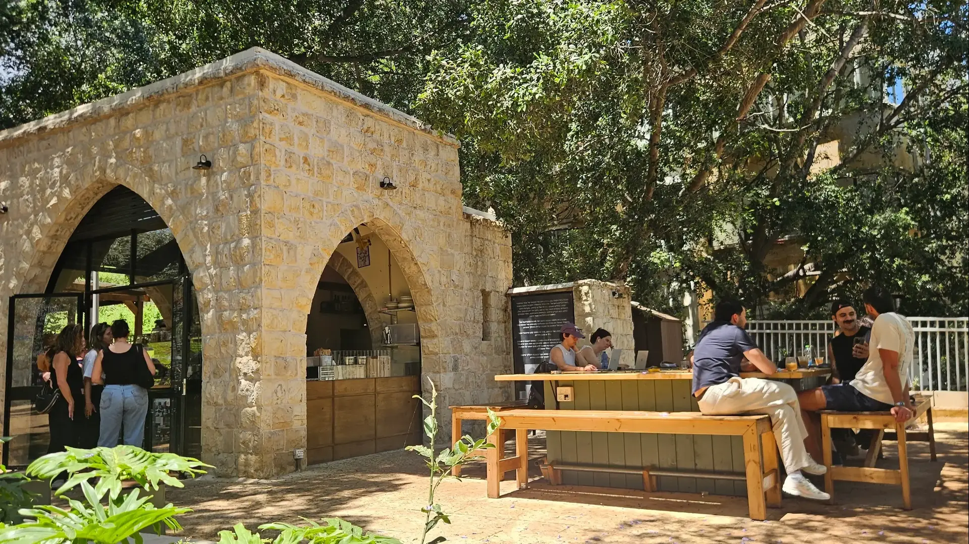 גן בנימין, Untitled Cafe בחיפה גן בנימין, Untitled Cafe בחיפה