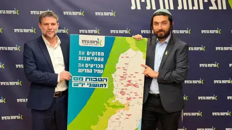 שר האוצר בצלאל סמוטריץ' וחבר הכנסת צבי סוכות