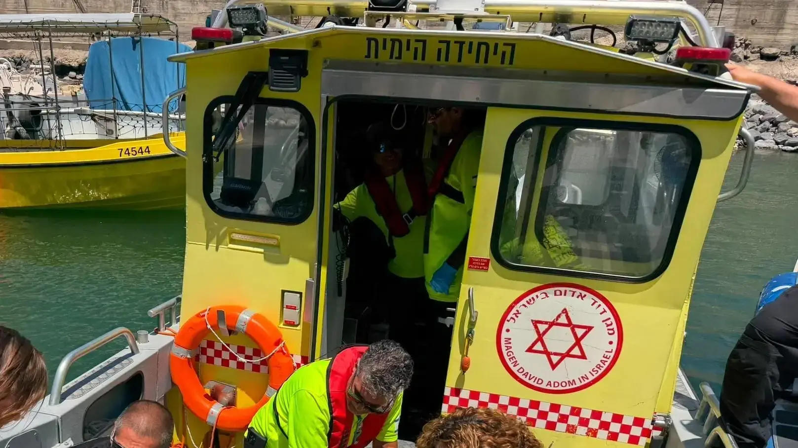 הטיפול בפצועה בכנרת