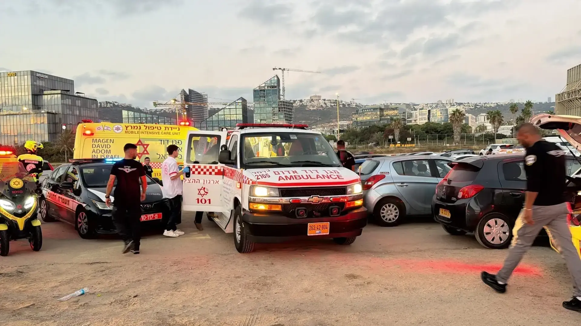 שני גברים נפצעו מדקירה בחוף הסטודנטים בחיפה
11.7.26 שני גברים נפצעו מדקירה בחוף הסטודנטים בחיפה
11.7.26