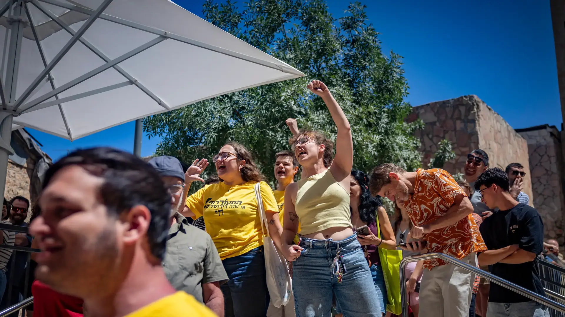 מחאה של חרדים מול חילונים מחוץ לבית קפה "בסמטה", ירושלים, 11 ביולי 2026 מחאה של חרדים מול חילונים מחוץ לבית קפה "בסמטה", ירושלים, 11 ביולי 2026
