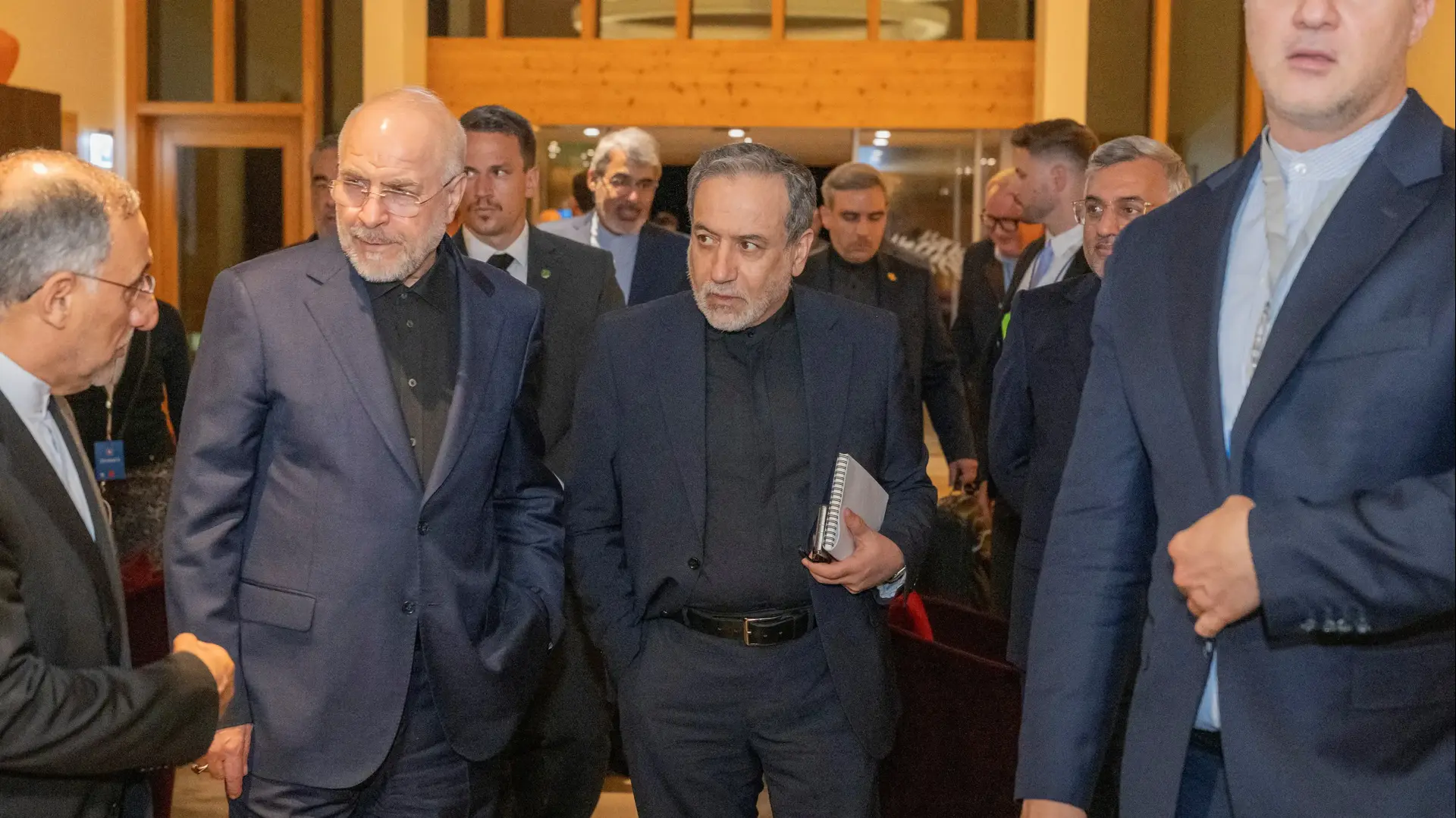 שר החוץ של איראן, עבאס עראקצ'י, ויו"ר הפרלמנט האיראני, מוחמד באקר קליבאף שר החוץ של איראן, עבאס עראקצ'י, ויו"ר הפרלמנט האיראני, מוחמד באקר קליבאף