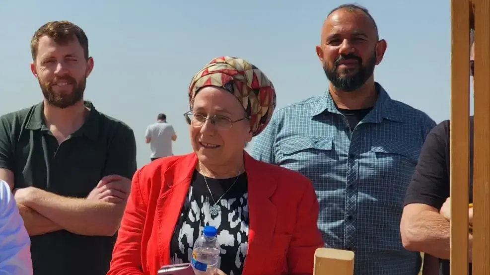 השרה סטרוק בסיור בשטח המיועד ליישובי מבואות ערד השרה סטרוק בסיור בשטח המיועד ליישובי מבואות ערד