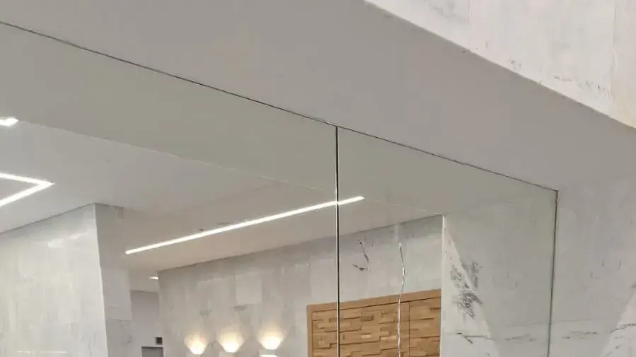 סימני ירי בבניין מגוריה של לינוי בר גפן סימני ירי בבניין מגוריה של לינוי בר גפן