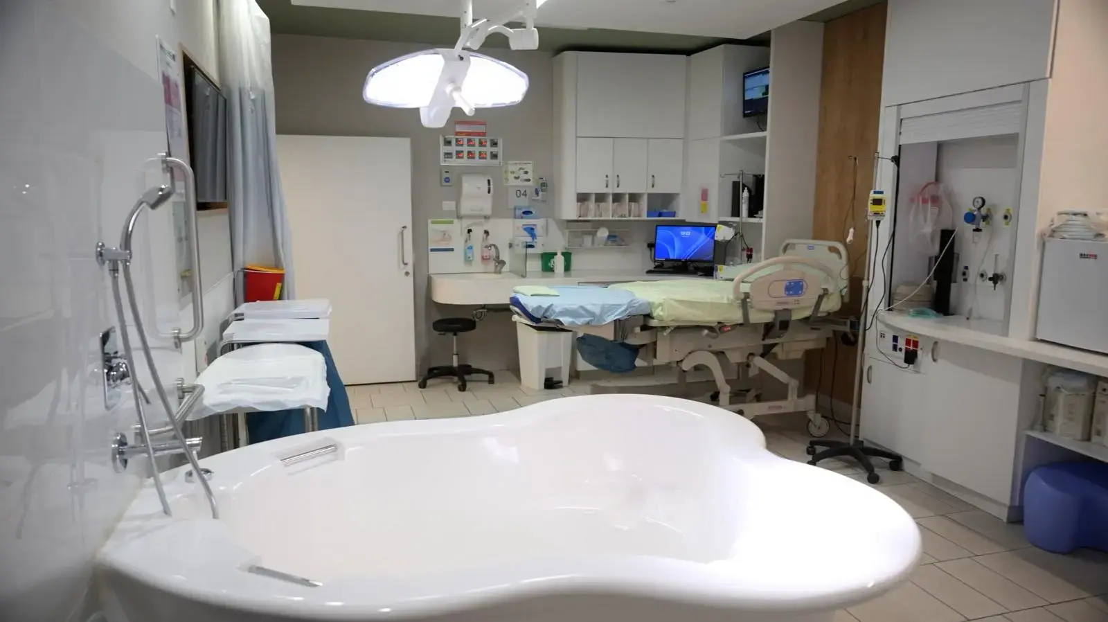 חדר לידת המים באסותא אשדוד חדר לידת המים באסותא אשדוד