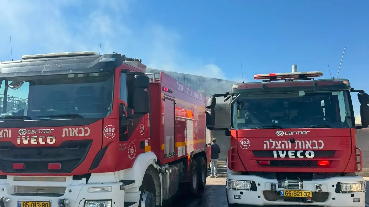 שריפה במפעל בנאות חובב 